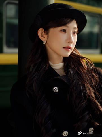 张艺凡我那留洋归来的大小姐张艺凡留洋大小姐  张艺凡这复古车站造型美出新高度！贝