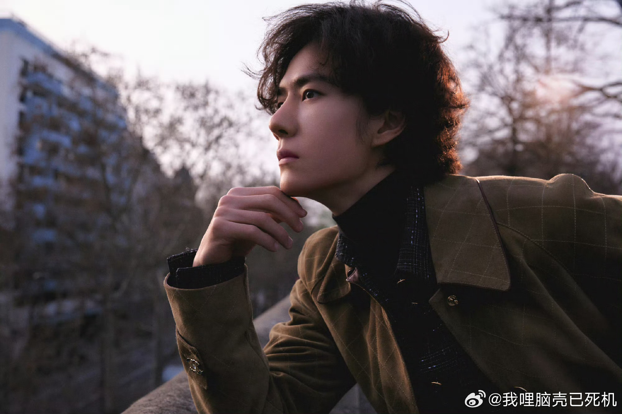 王一博CHANEL造型王一博修长的身形和大衣适配度 王一博CHANEL造型，王一