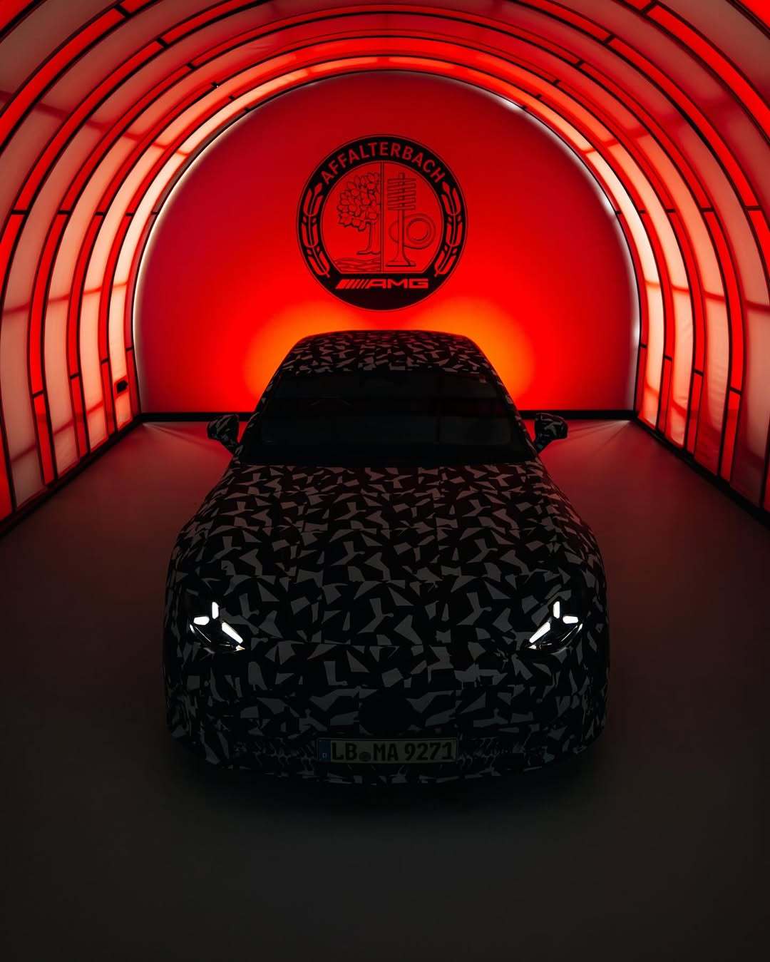 AMG家对标Taycan的电动四门GT轿跑车，好像很快就要发布了。看侧面身形还可