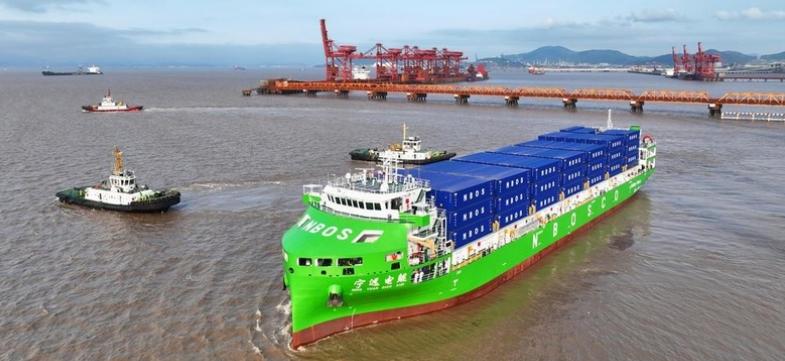 海上 “绿巨人”！中国造出全球最大纯电集装箱船，充电 + 换电双模式，智能自主航