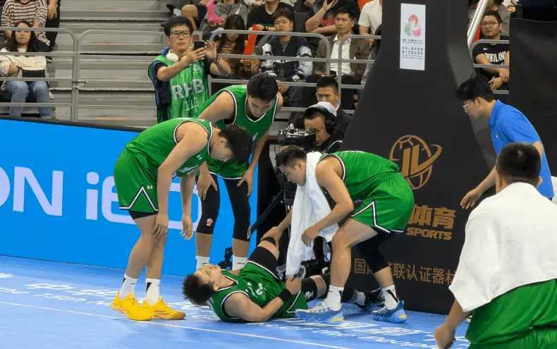 全运男篮-广东19分大胜淘汰辽宁进决赛 赵睿15分赵继伟伤退 北京时间11月11