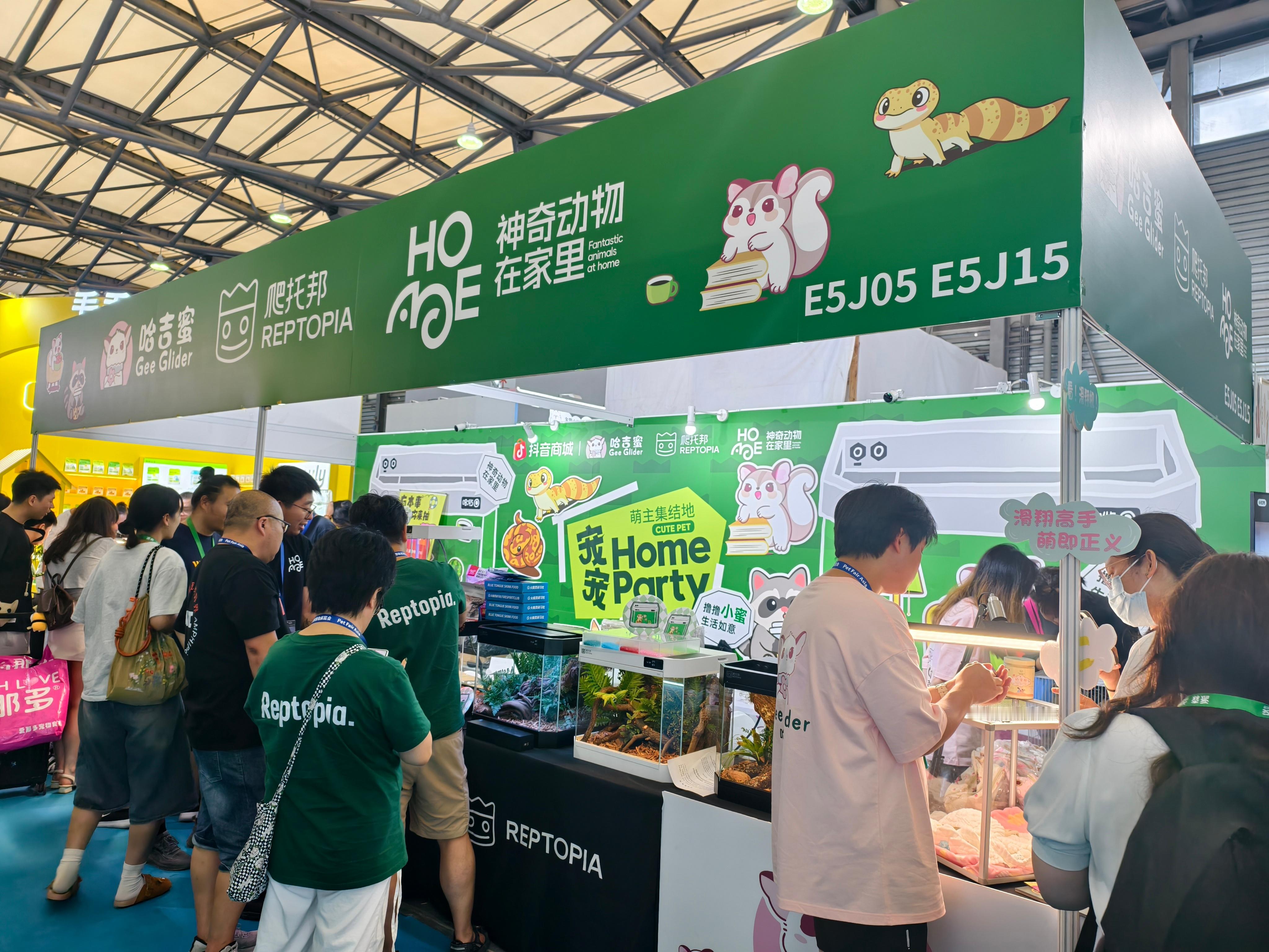 2025亚宠展真的是各种宠物都有，给大家看下小品类的宠物，蛇，守宫[doge][