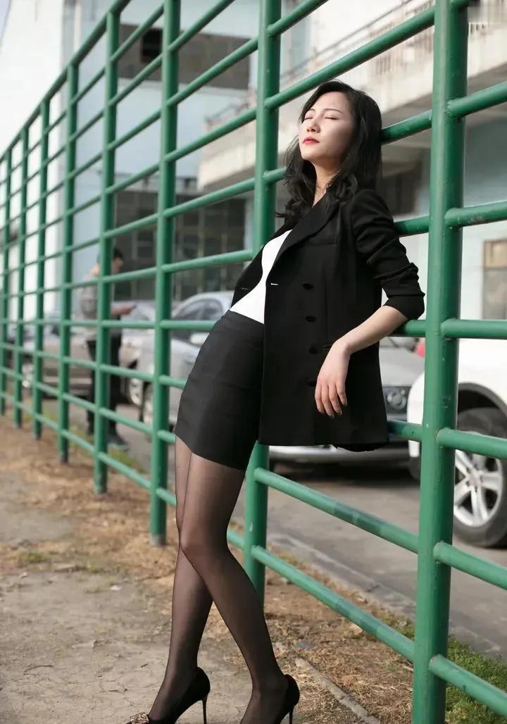 感觉缺个什么，请P图大师给补上呗！
p图 女生p图有多疯狂 P图 无修图p图 p