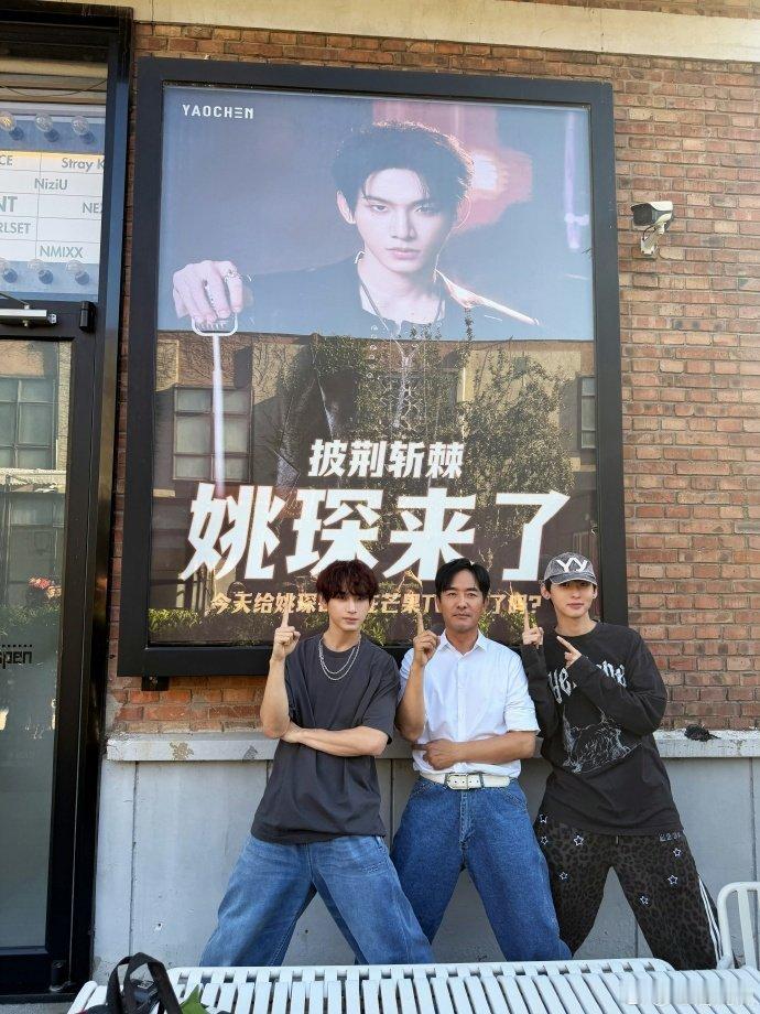 唐九洲带郭晓东到乐华训练 谁被披哥这支部落打动！唐九洲带郭晓东到乐华练习声乐，姚