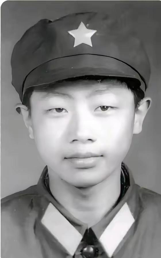 18岁的生命，最后一句话让人泪崩

牺牲前他躺在班长怀里反复念叨：“想爸爸、想妈
