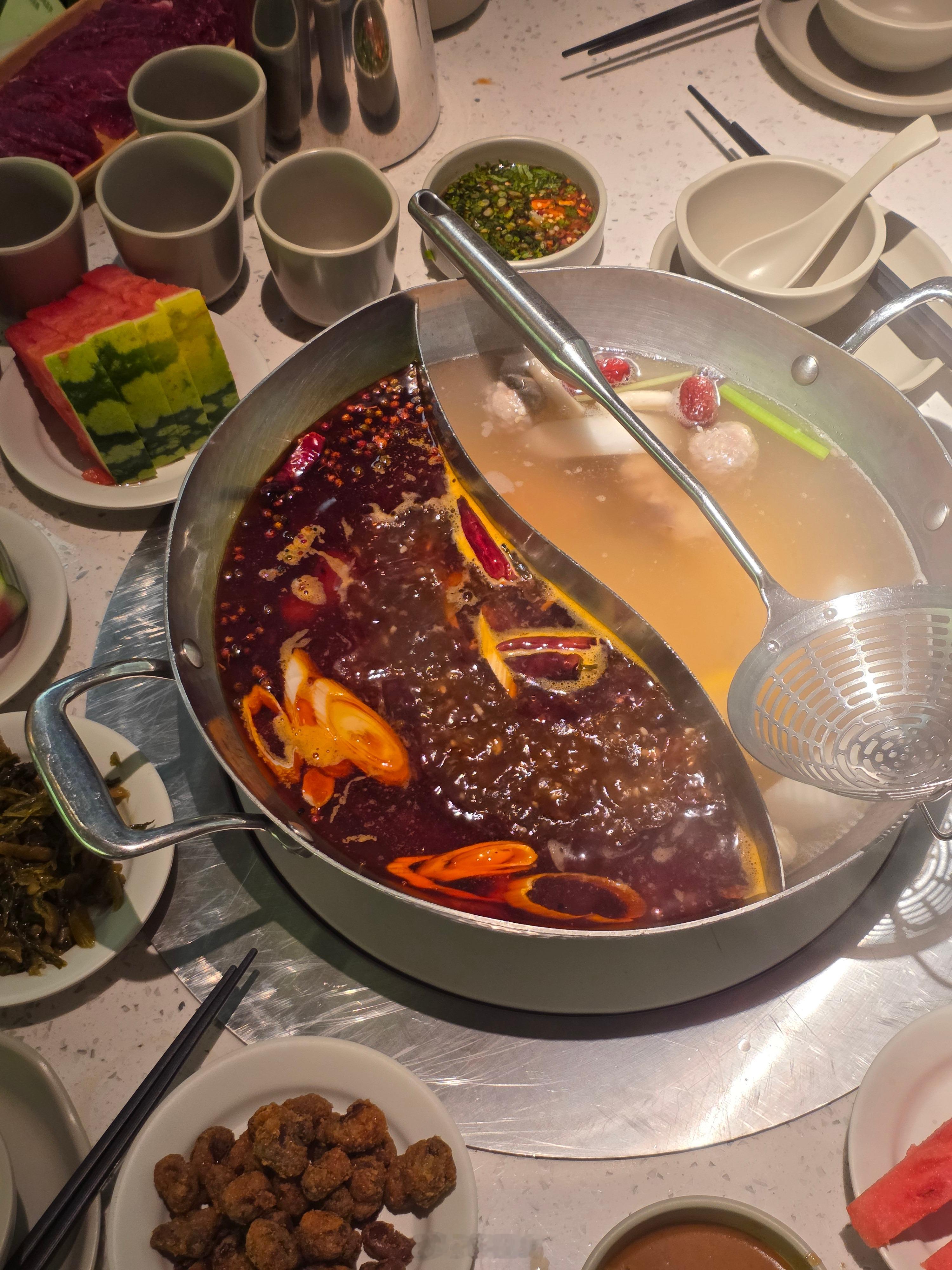 好久没吃牛肉火锅了[嘻嘻]（三星Z Fold7拍美食毫无食欲啊） ​​​