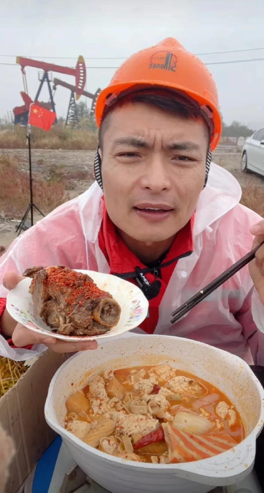 抹黑胜利油田还是感动胜利油田呢？这么做是为啥呀？


看过在广场开直播的，也看过