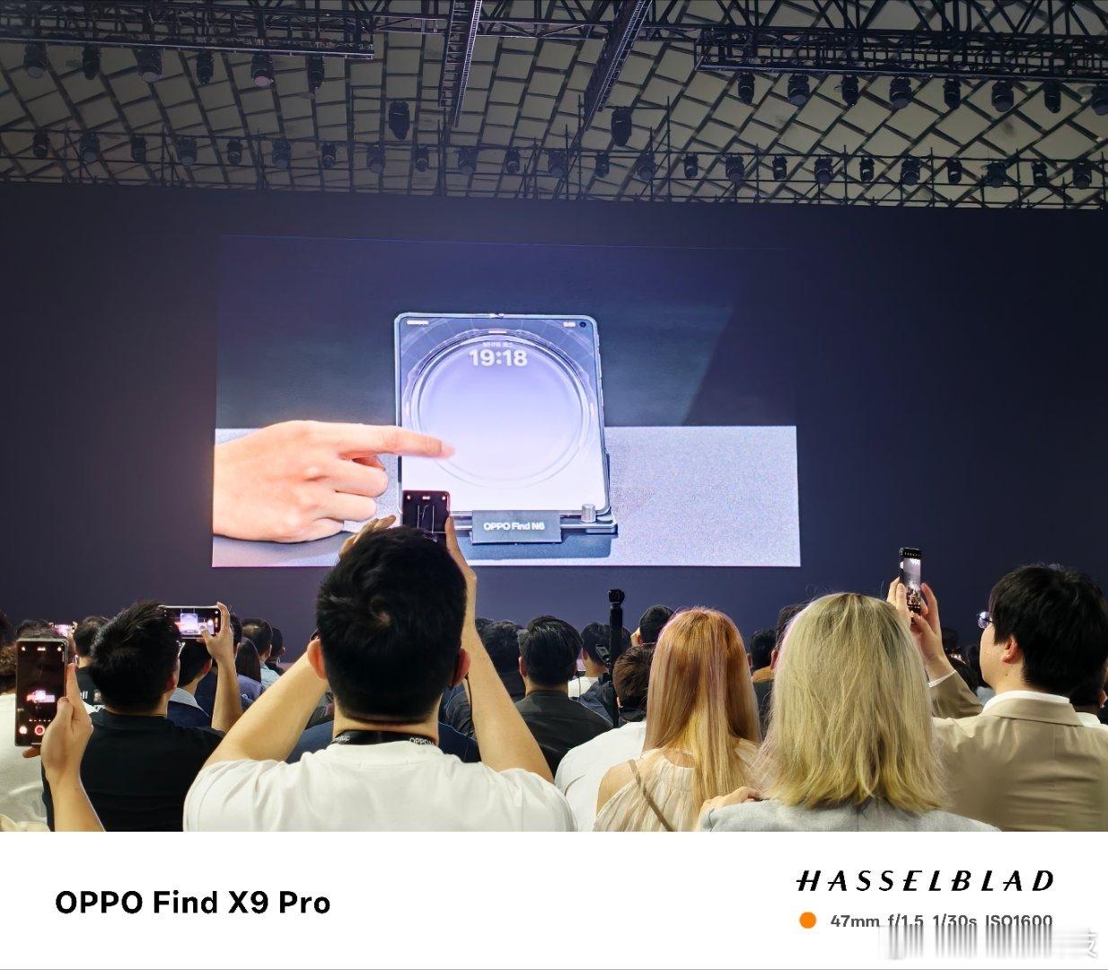 小乔来了，10万次的折叠，依旧超级平oppo find n6 东莞·滨海湾OPP