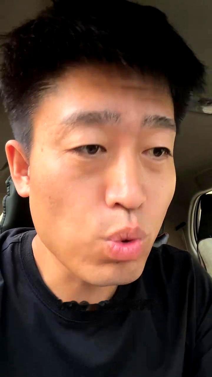 修台球杆这事儿，比想象中来钱快。
 

以前手艺潮，修坏过一根七八千的杆子，心疼