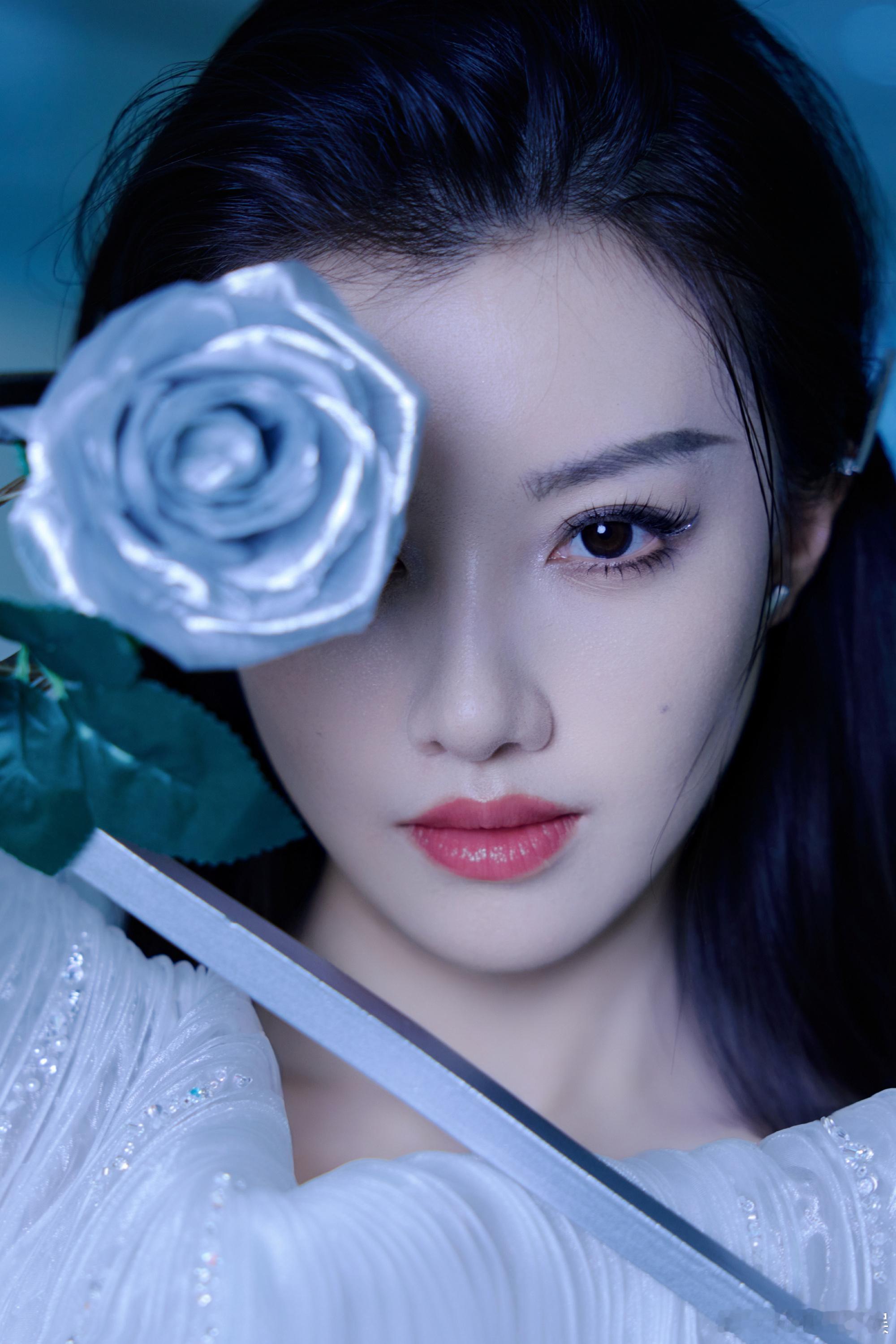 王鹤润工作室 姐那是回自己家王鹤润方否认回王青家 王鹤润工作室发文：“姐那是回自