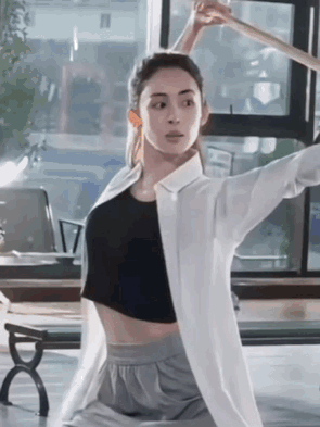古力娜扎可不是什么娇滴滴的女王，她是有点功夫在身上的！娜扎女明星 娜扎图 古力娜
