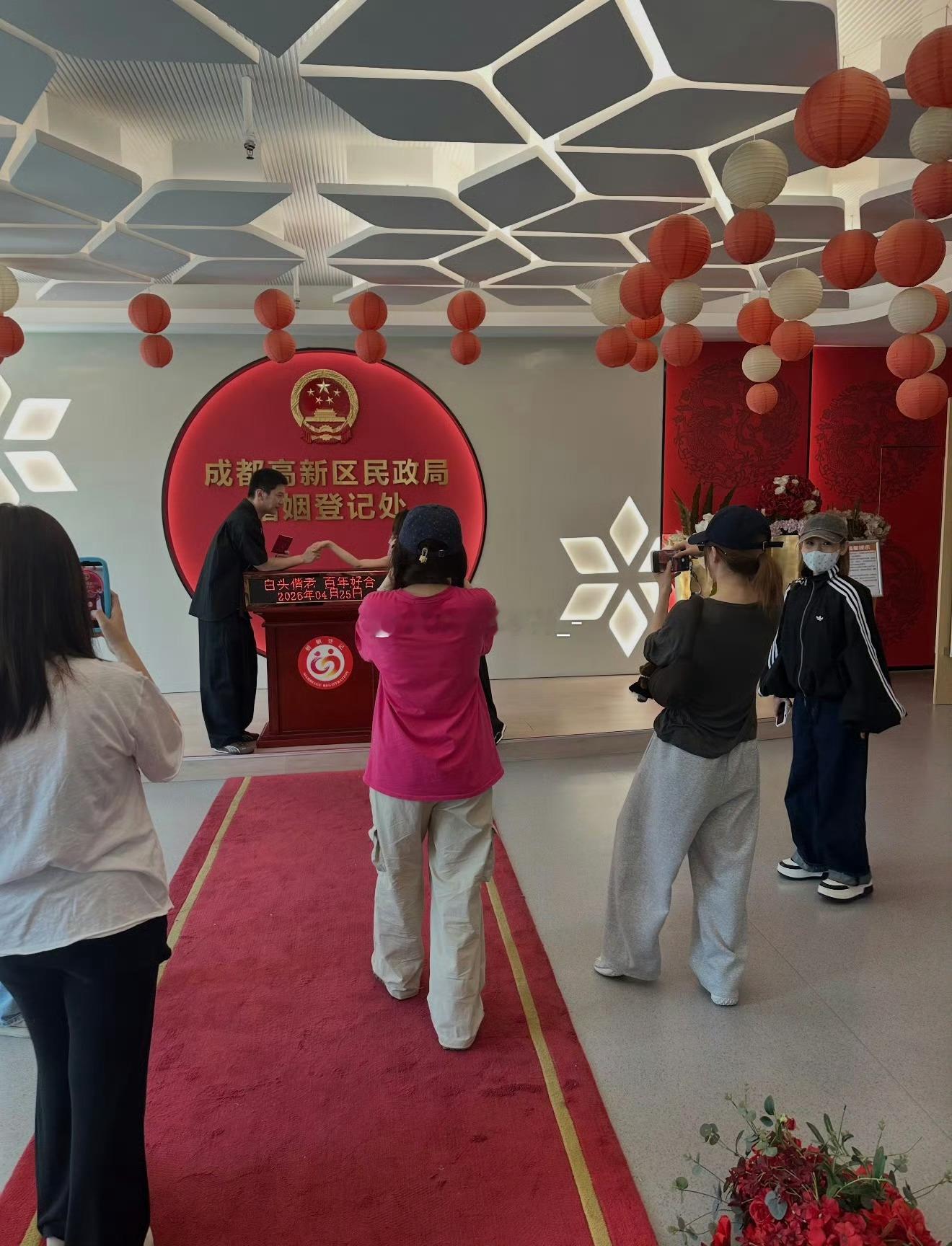 我也好想偶遇女神重点是女神只拍朋友