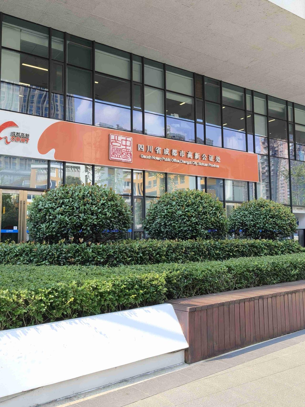 今天去办护照，把我累趴下了。

没想到去个越南还这么麻烦，早晓得不去了。[捂脸]