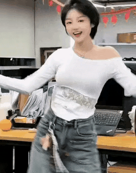 短发女生跳舞真的迷死人，太英姿飒爽了美女跳舞 对短发姑娘没有任何抵抗力！