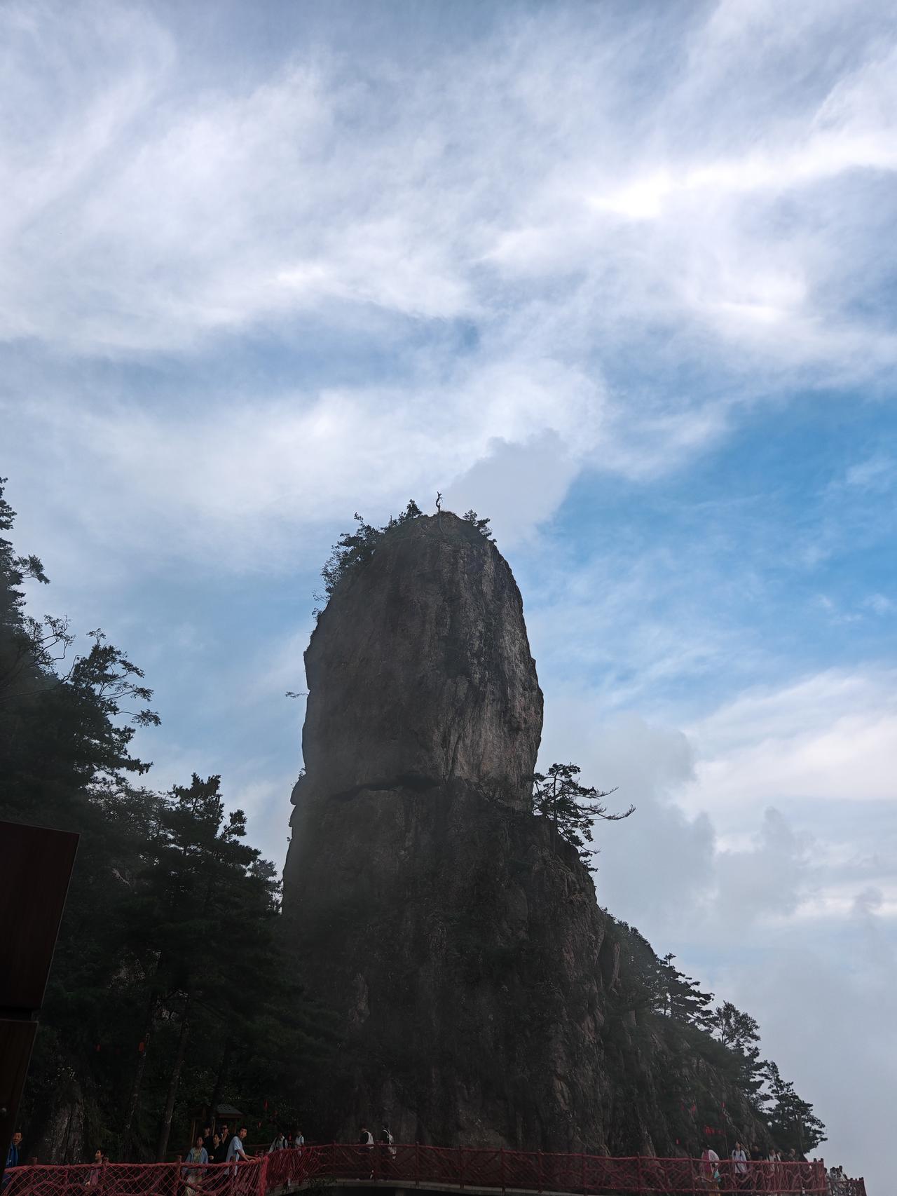 分享一张最近随手拍的照片。