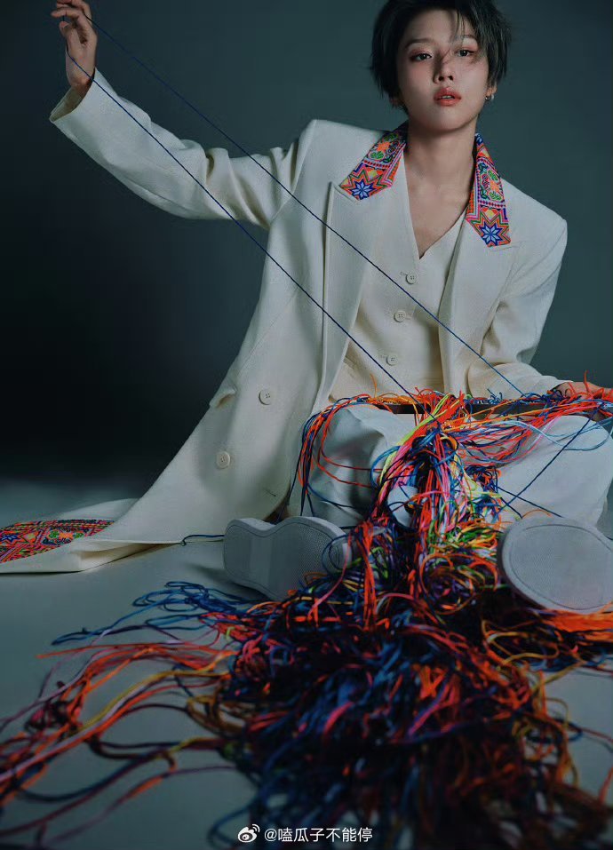 刘雨昕今日上城士活动造型，好美