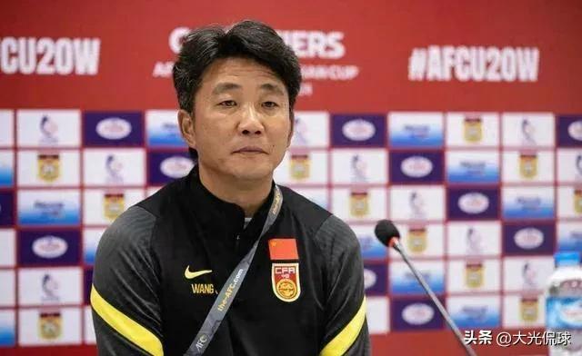 他曾经是天津足球青训培养出来的本土后腰球员。他的职业生涯是一生一城两队效力于天津