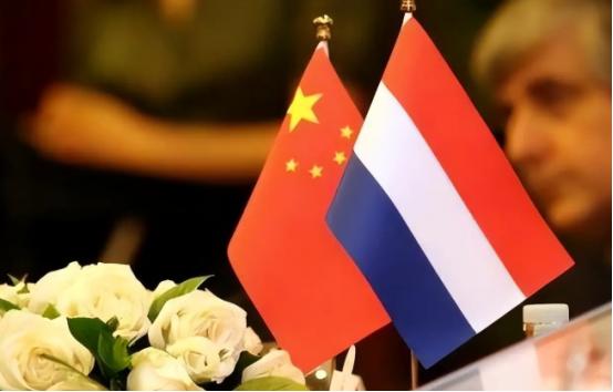 俄罗斯真正的软肋，或许只有一个，那就是中国，一旦中俄关系持续稳固，俄罗斯就很难被