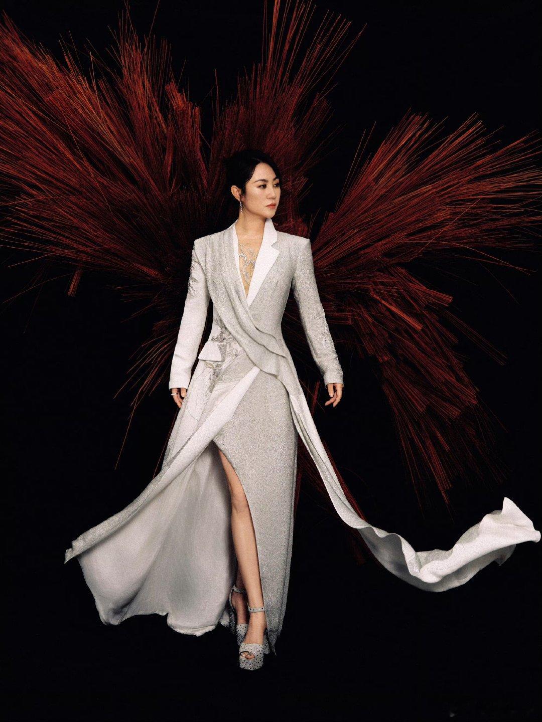 #马丽回应百花奖最佳女主角##马丽回应百花奖哭了# 马丽对于百花奖最佳女主角的回