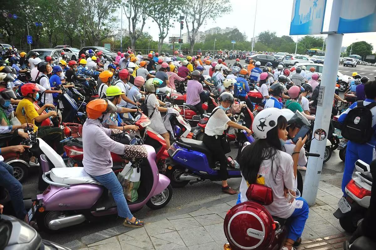 旧电驴禁售了，新车槽点多，咱该咋选？

家人们，今天是个分水岭，旧国标电动自行车