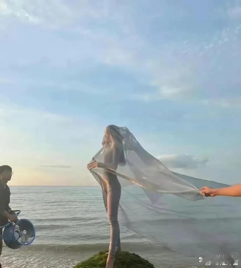 舒淇的肚子比水平尺都平，绝了 