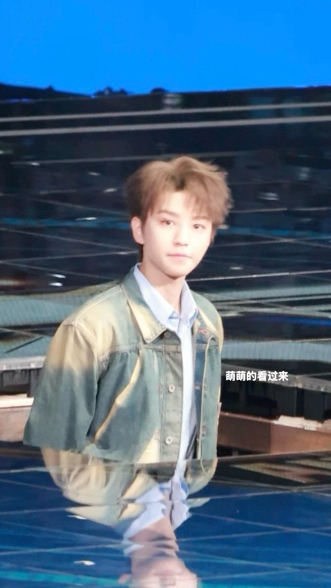 我真的受不了哥哥这么萌萌的看过来啊[兔子] ​​​