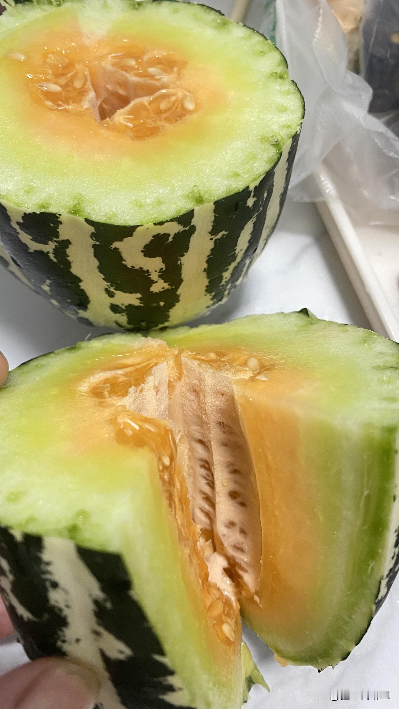 今天去小区水果店买的羊角蜜真的太不好吃啦！

今天休息，我去小区水果店买水果，小