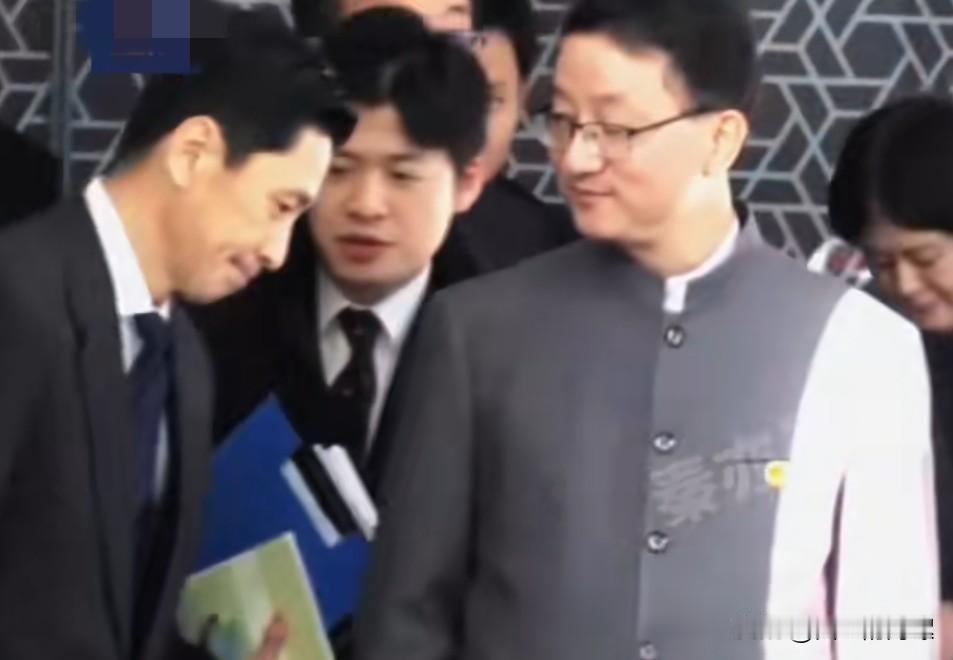 没想到啊刘司长，你一个“两手插兜”的简单举动，竟然焕发如此大的魅力。不但让全体国