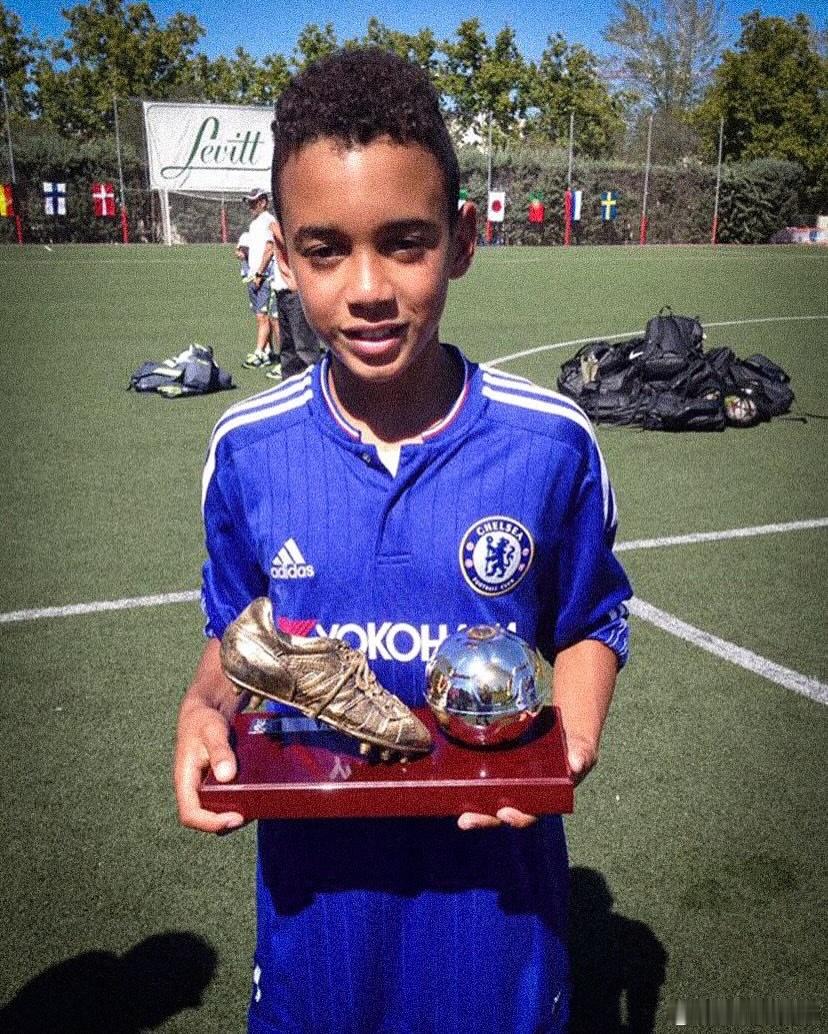 青春是手牽手坐上了，永不回頭的火車🚞❤️🤍🇩🇪 