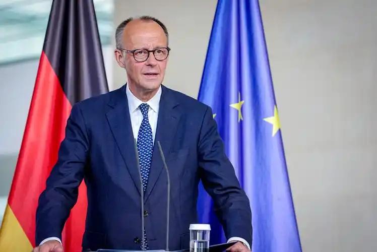 默茨总理说，德国向乌克兰提供的武器，不再受到射程的限制，英国、法国和美国都是。