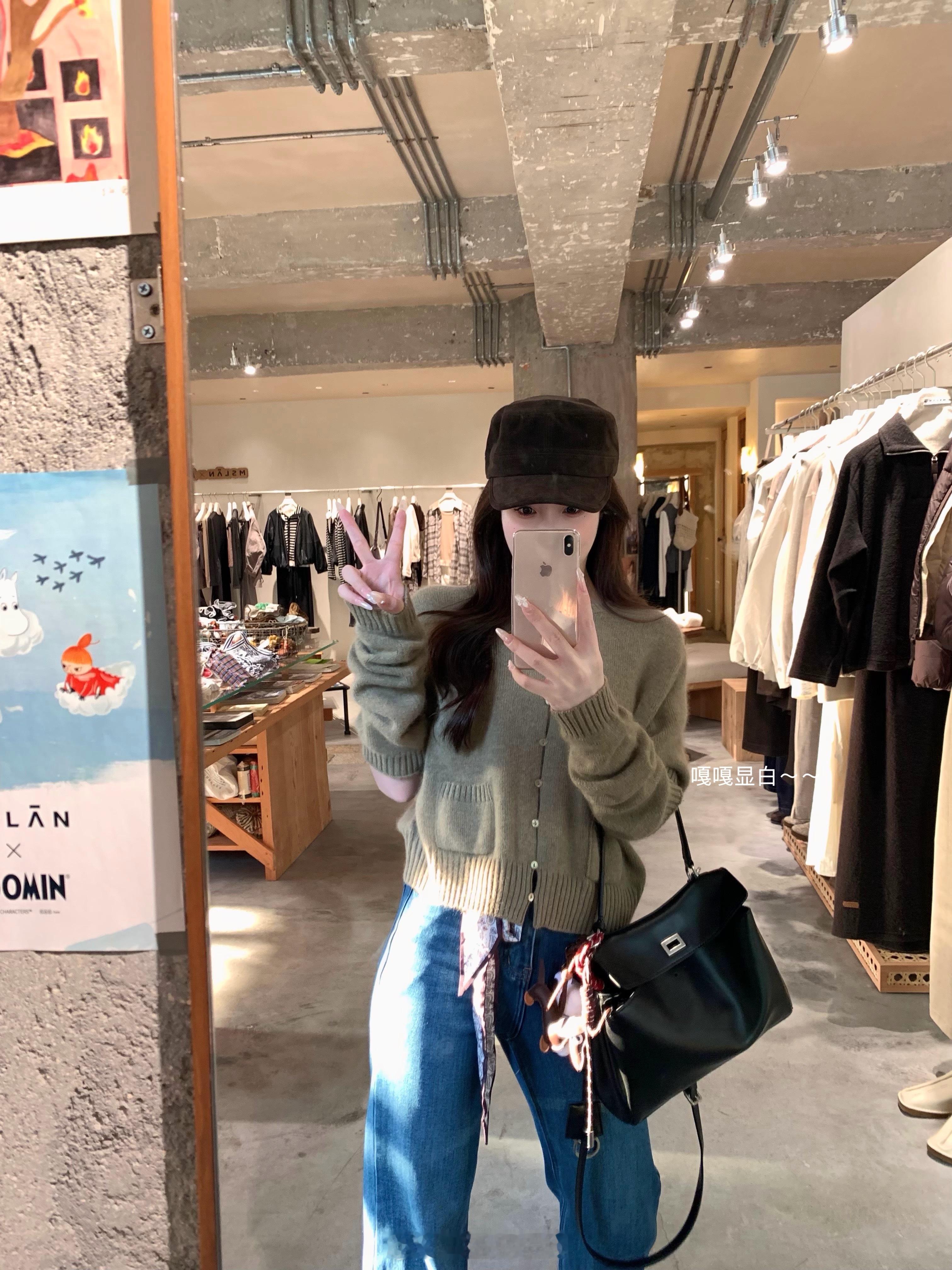 喜欢了很久很久很久的颜色～起码在我读书的时候 就很爱的气质显白🧃咸菜绿 我终于