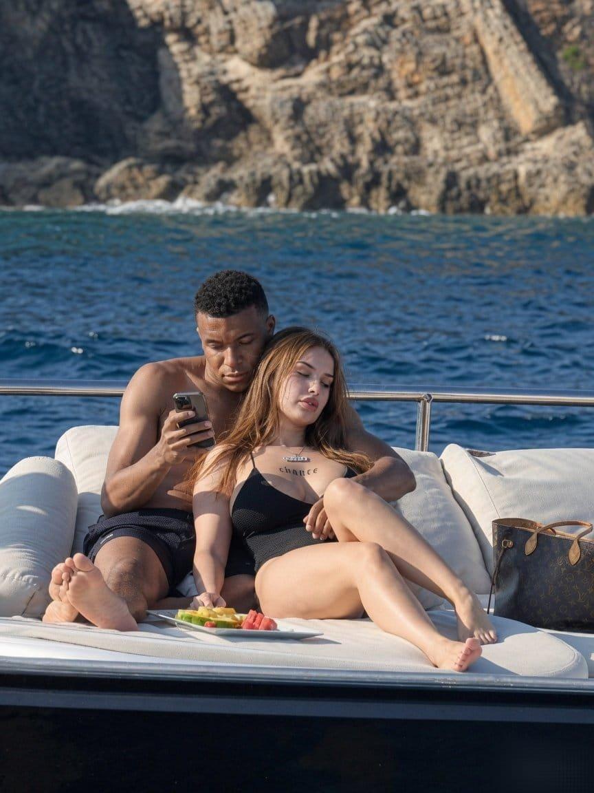 基利安·姆巴佩 (Kilian MBappé) 和埃斯特 (Ester) 的恋爱