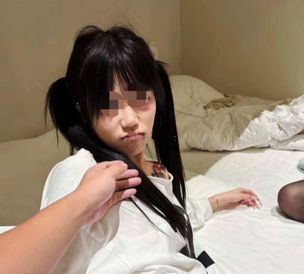 看图猜猜猜第五十四期，精神小妹1V3爽吃，玩叠叠乐还是个老玩家。 