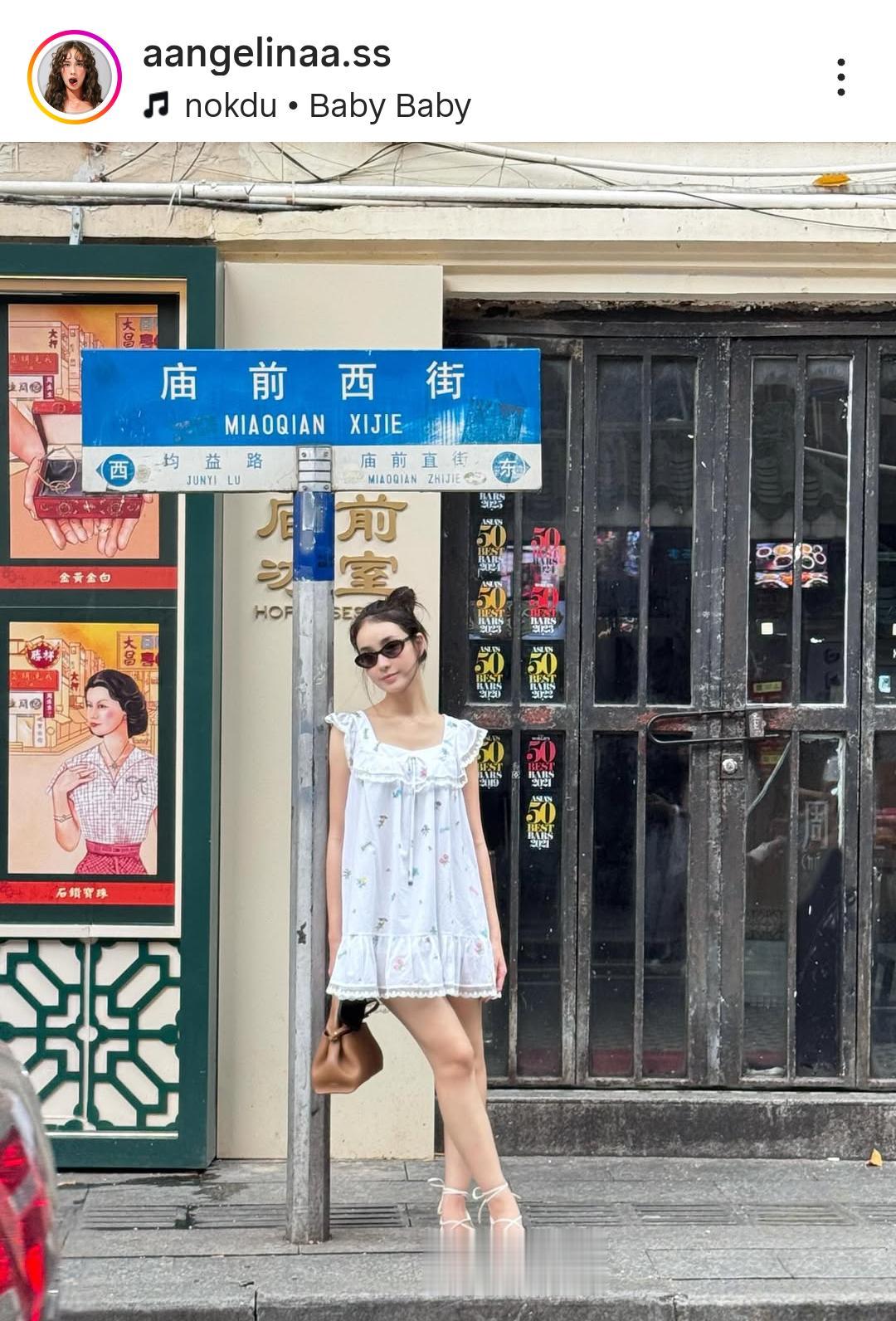 GinJ【爱情毒药】Jayna 在广州。看来小猴子很喜欢这个广告牌  ...