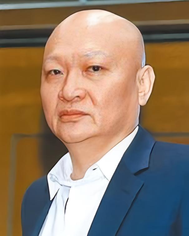 29枪，5枪爆头。
昔日呼风唤雨的“百亿赌王”林秉文，在柬埔寨街头让人打成了筛子