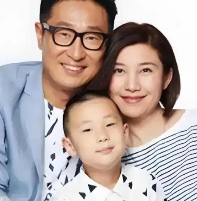2003年林永健父亲病重，他连夜找到周冬齐说：“咱俩凑合过吧，别让老人带遗憾走。