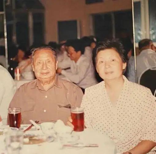 1996年，左宗棠曾孙想回上海，写信给市委，请求分一套低楼层的房，却被上海副市长