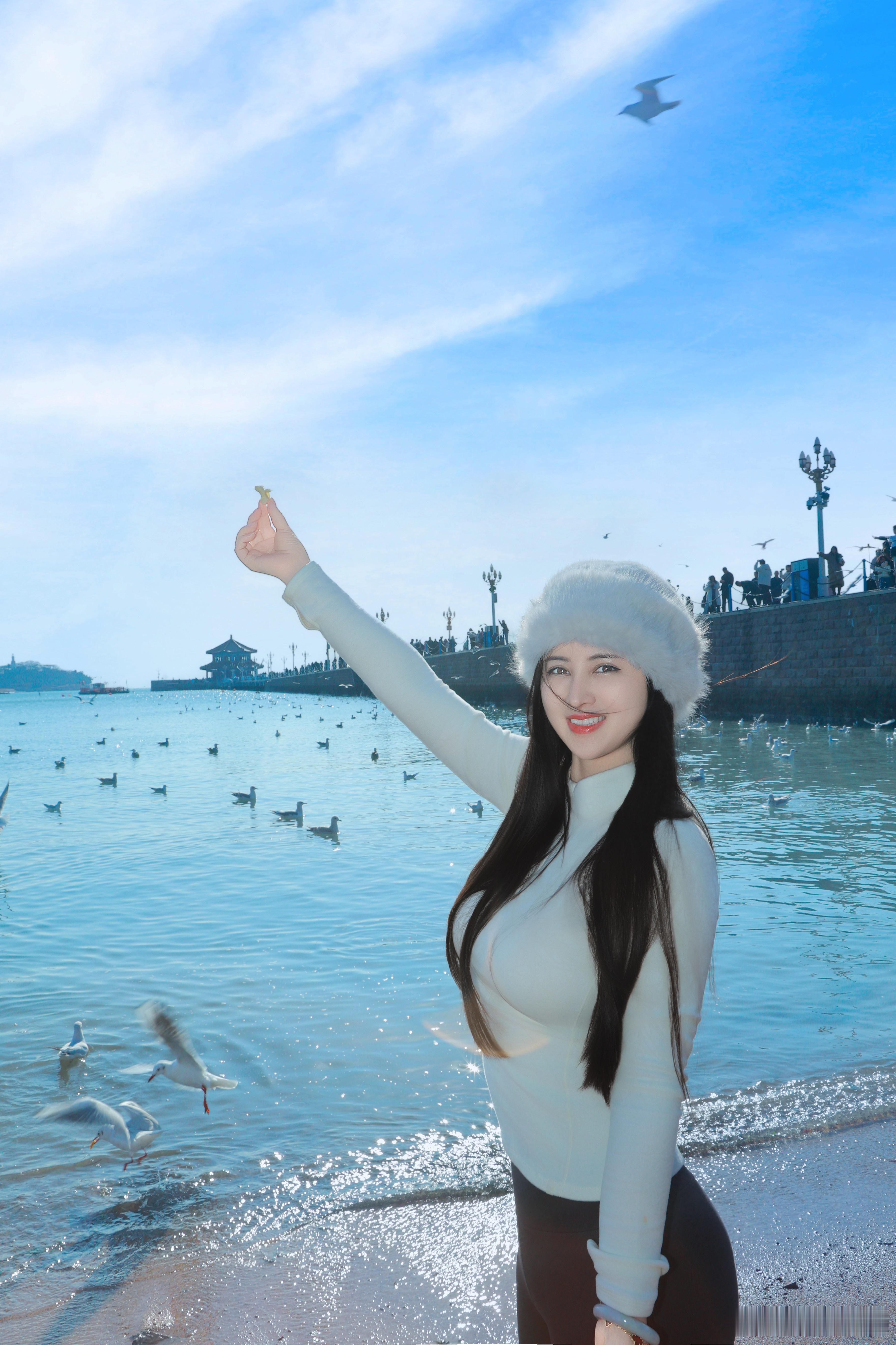 热门美女海鸥 喂海鸥啦 青岛·栈桥景区
