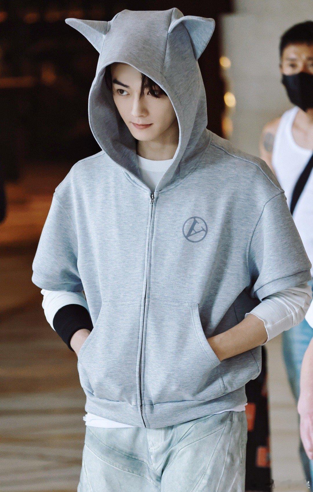 #许凯[超话]# 许凯的这个造型可爱到犯规了呀，作为一名演员，他也为我们带来了很