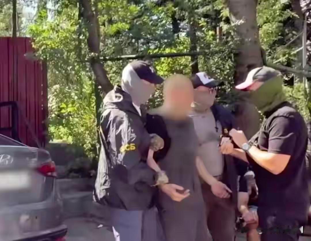 3名俄男子被乌克兰女特工“招募”：她发送火辣照片并布置任务，3人传送防空导弹阵地
