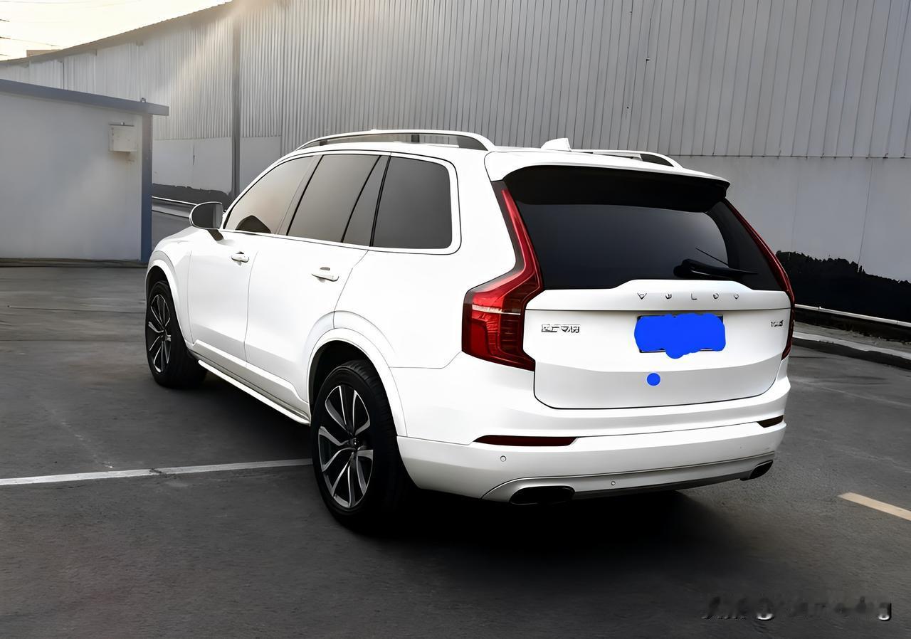 有网友给我后台留言，说比较着急，让我说一下，如果在路上撞了客车，怎么区分这台客车