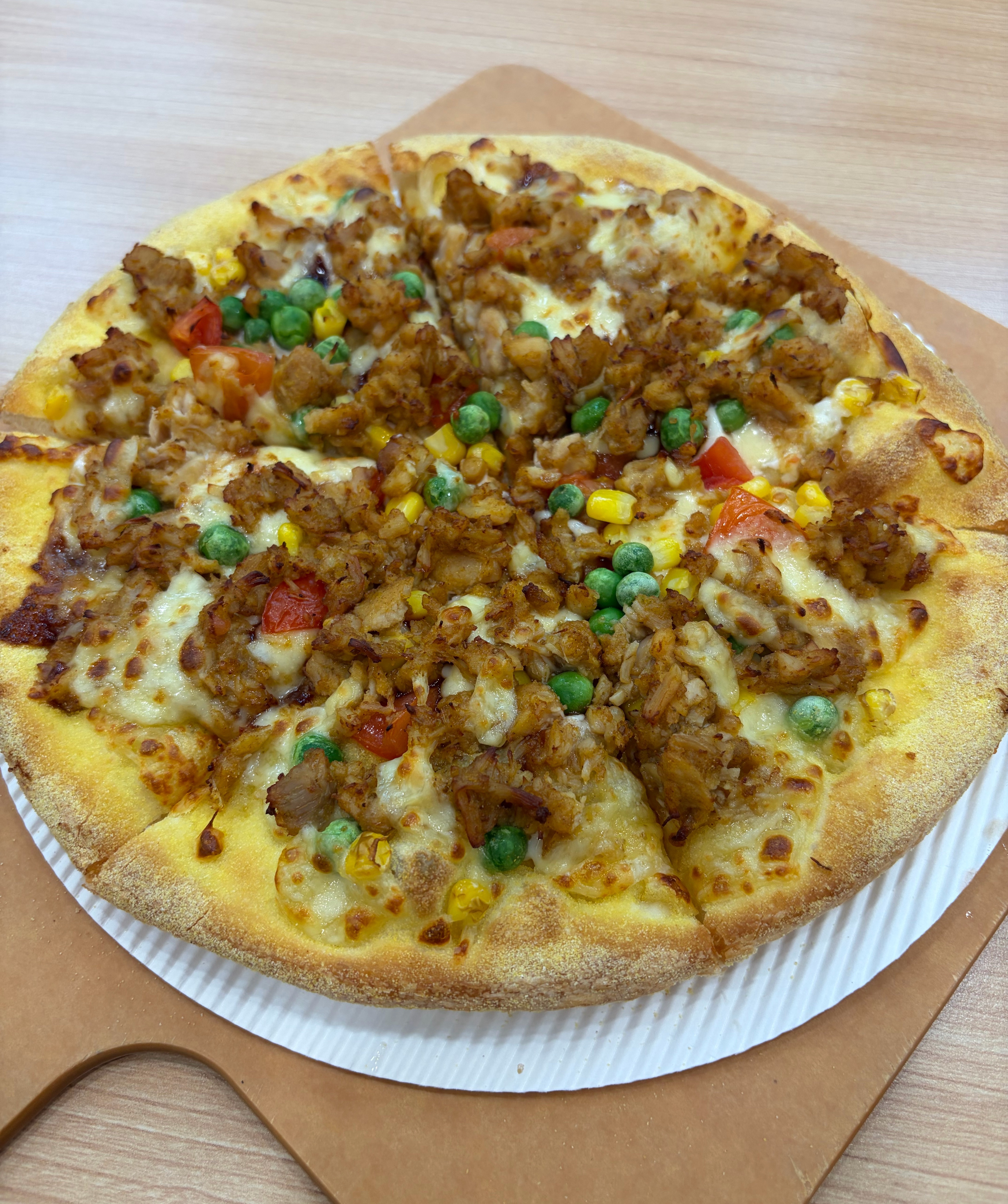 第一次吃达美乐披萨，没想到还挺好吃的