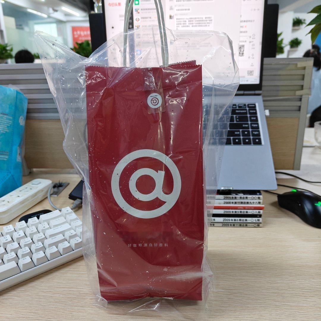 一大早就点了杯饮料打工人总是用喝的安抚自己是个自我鞭策的好牛马[坏笑][坏笑] 