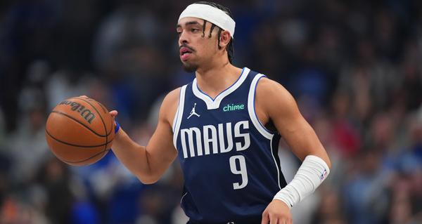 达拉斯独行侠宣布签下后卫瑞安·内姆哈德，合同为两年标准合同，新合同包含2026-