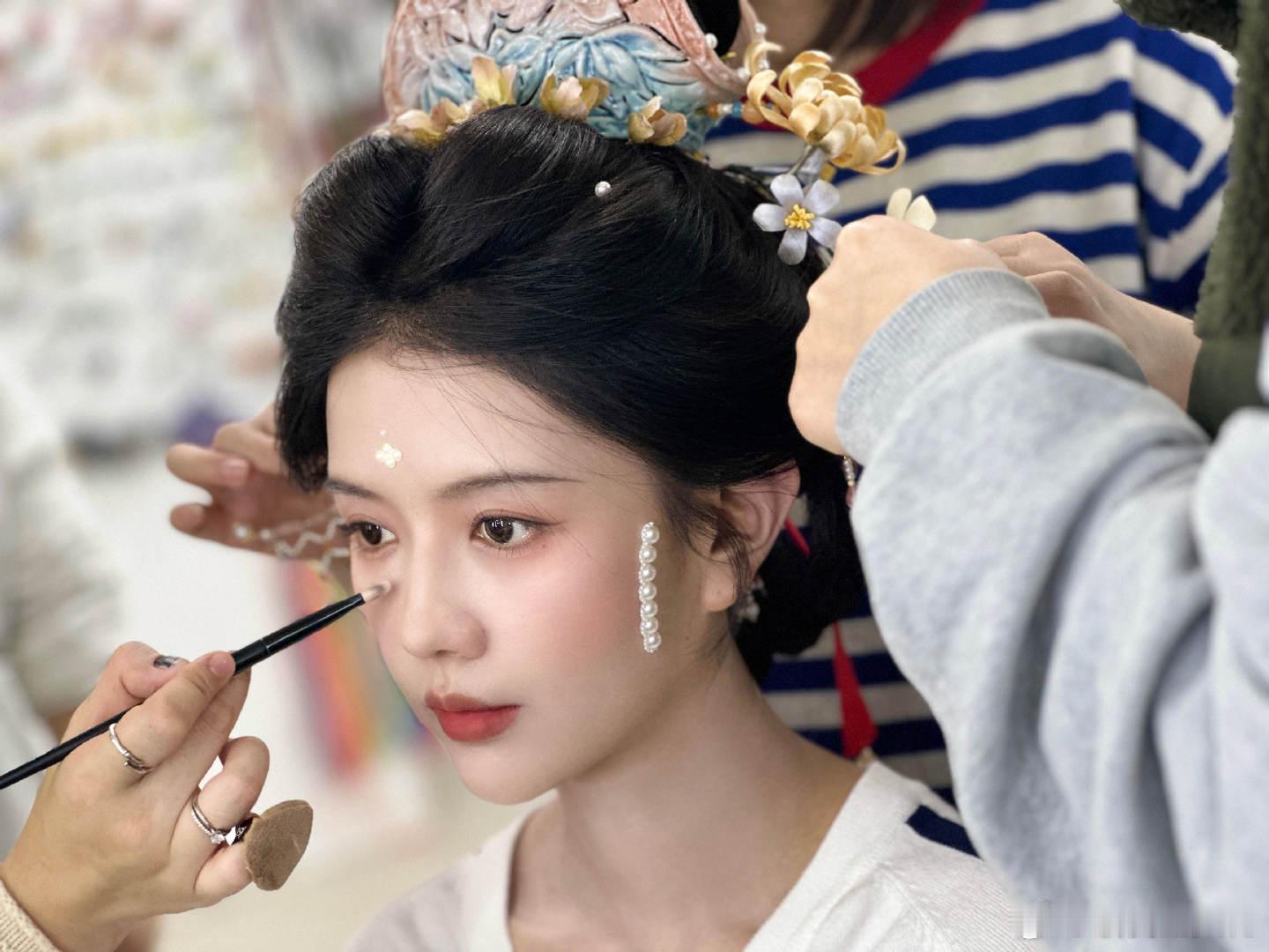 逐玉首发预告 逐玉 宝子们，《逐玉》首发预告已送达，我就盼着喻钟黎演的齐姝赶紧出