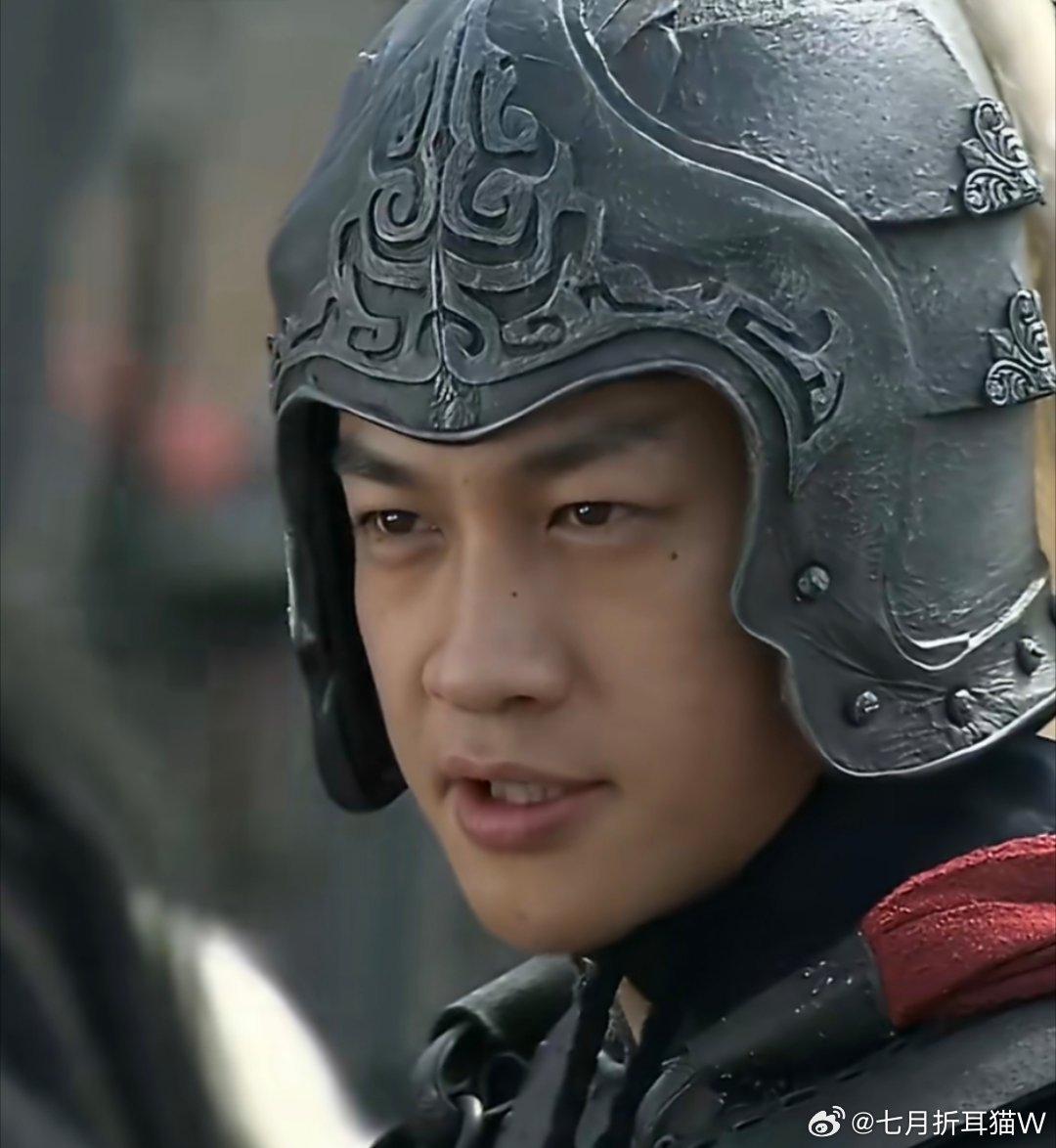 何润东的吕布一开始也是骂声一片就是剧组想要要一个，偏重柔情的吕布，但是霸气不丢，