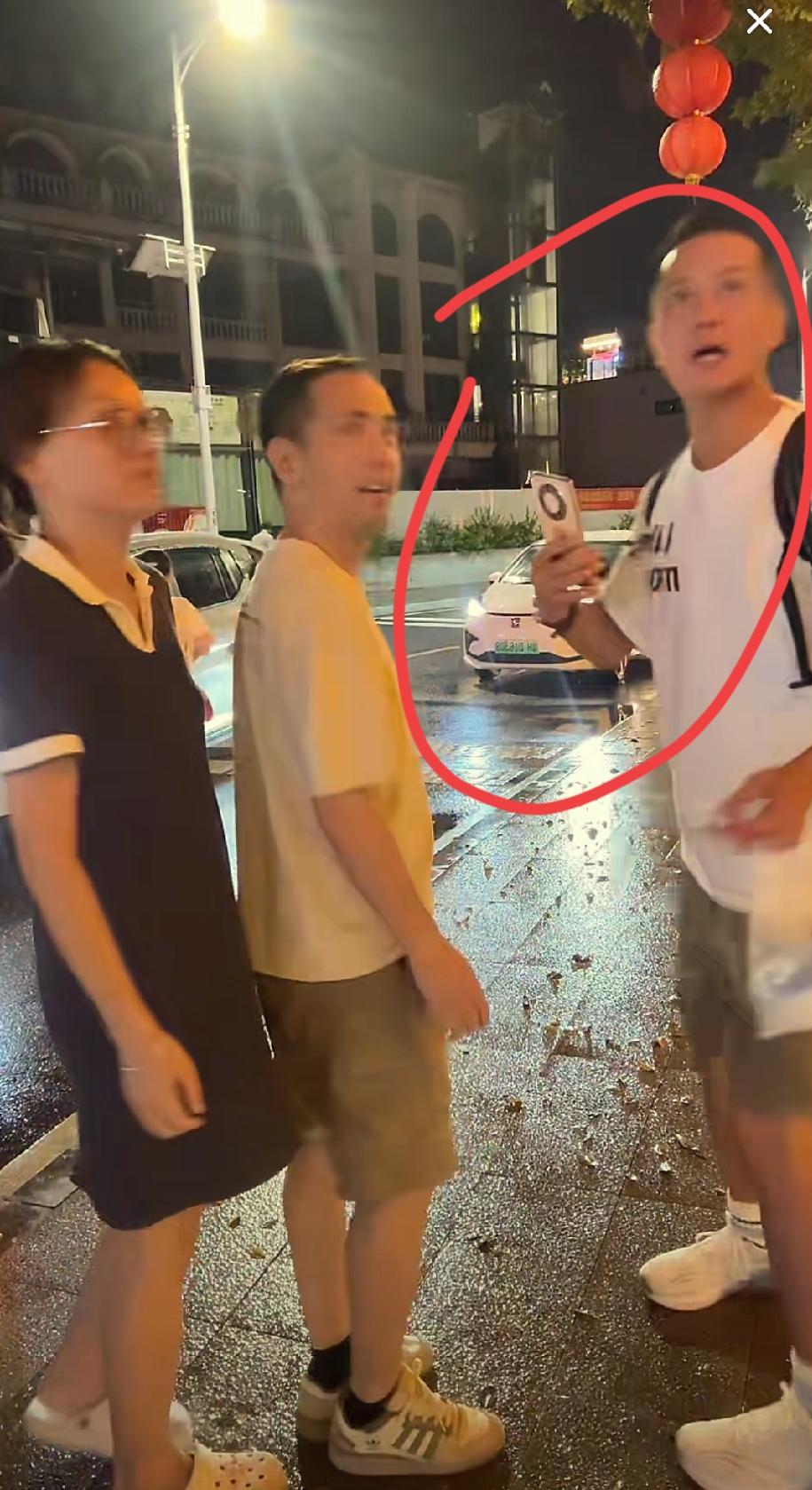 今天我在七星岩风景区
发现一个很严重的问题
但不知道怎么说才好了





你敢