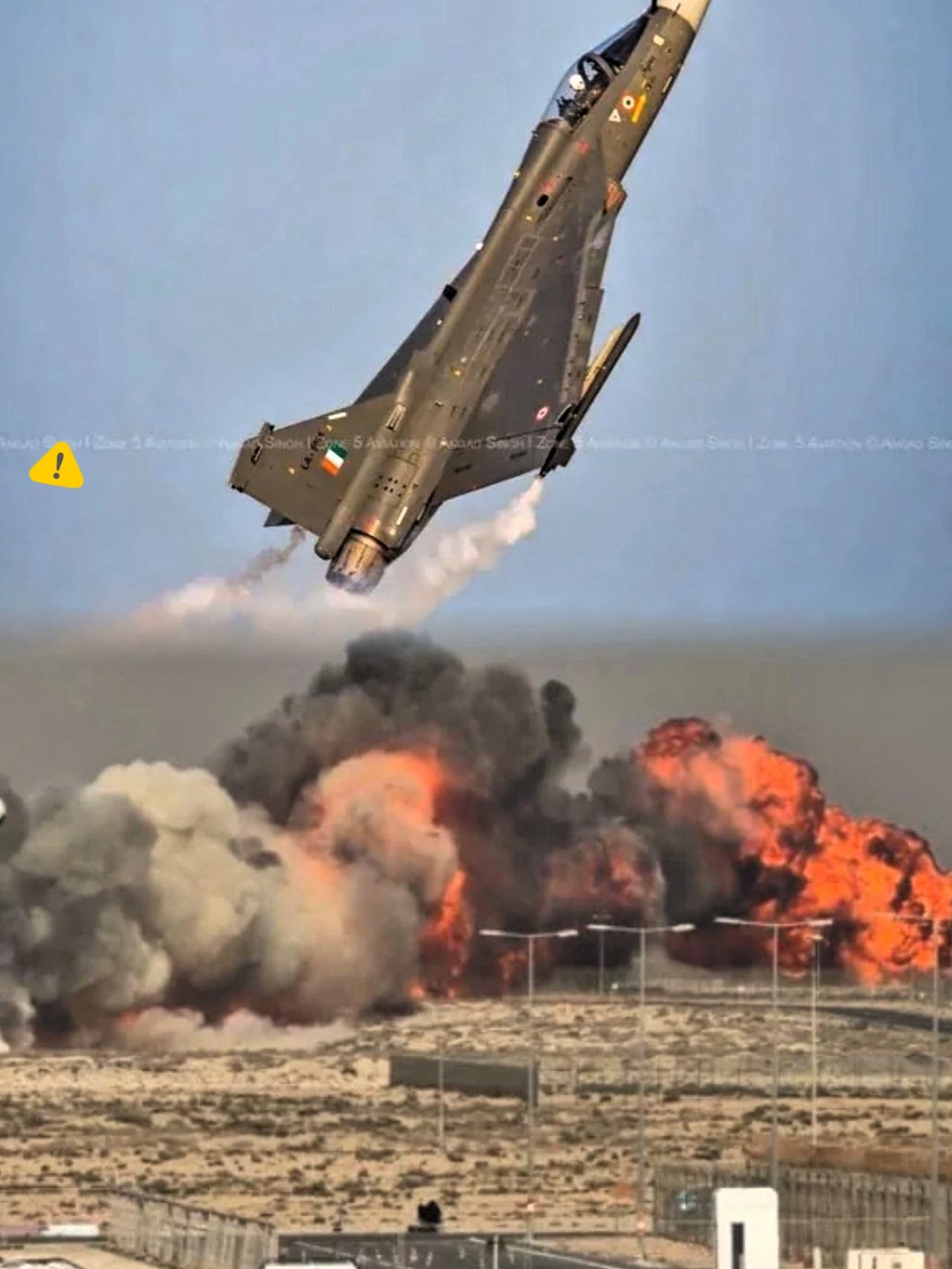 印度光辉战机航展失事引关注，精锐飞行员驾驶仍出意外，战机研发短板暴露无遗。

这