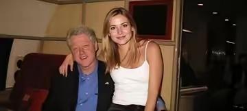 克林炖莱温斯鸡

之前的名菜，现在升级了？

就不知道是什么“克林炖XXX鸡”了