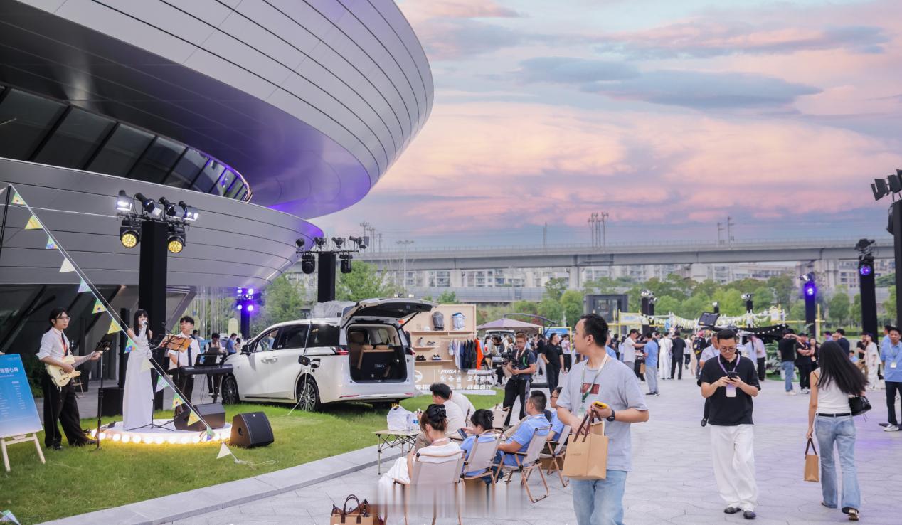 广汽传祺这次不只是发布新车，更是在重新定义品牌与用户之间的关系。在首届用户大会暨